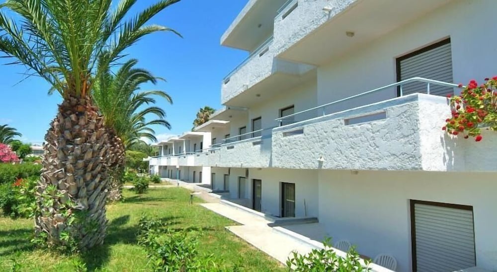 Фото Yiannis Yard Studios & Apartments