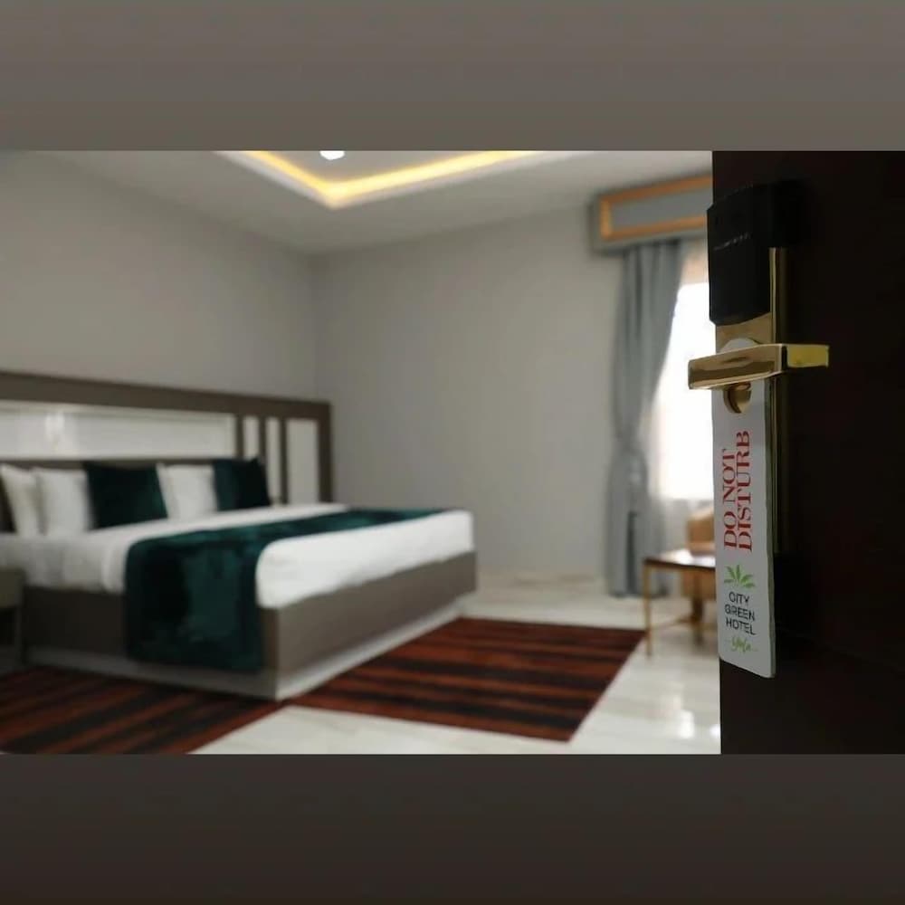 Фото Elegant Hotel & Suites by City Green