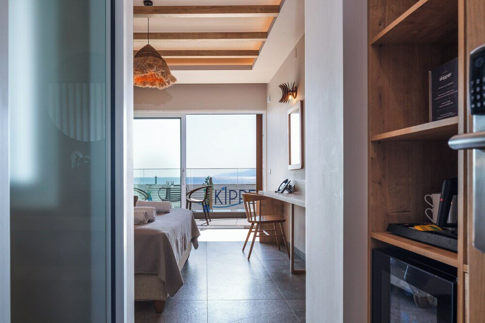 Фото Skipper Beachfront Suites