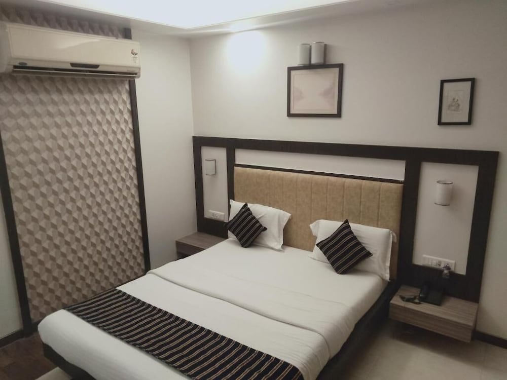 Фото Hotel Udayanraje Palace