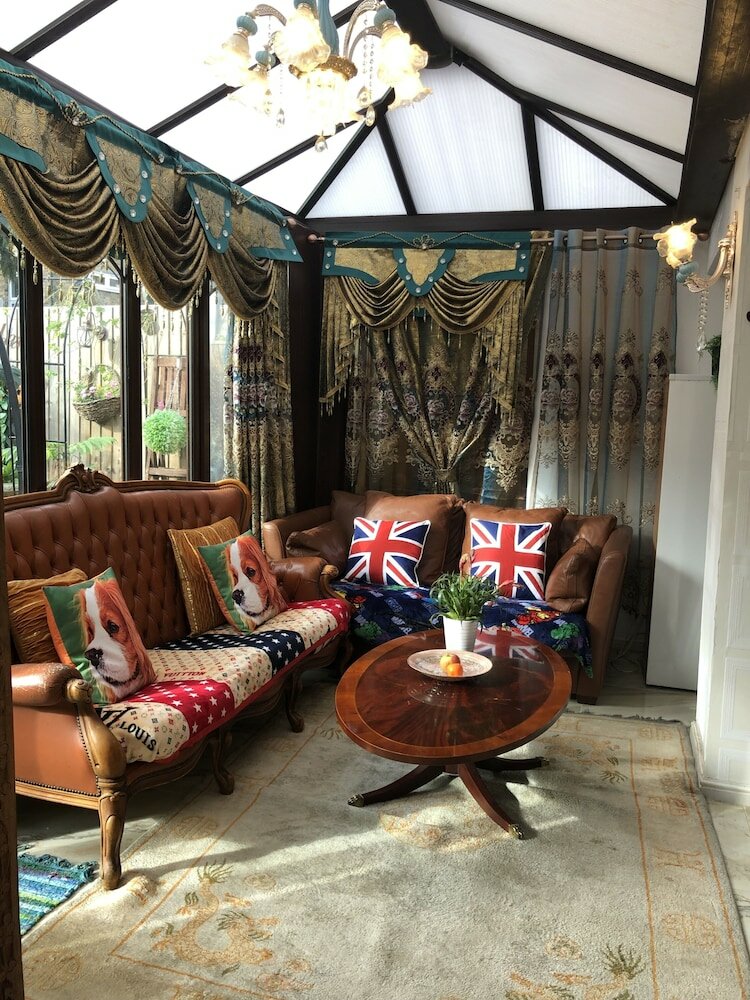 Фото Centrally Located 4 Bedroom House