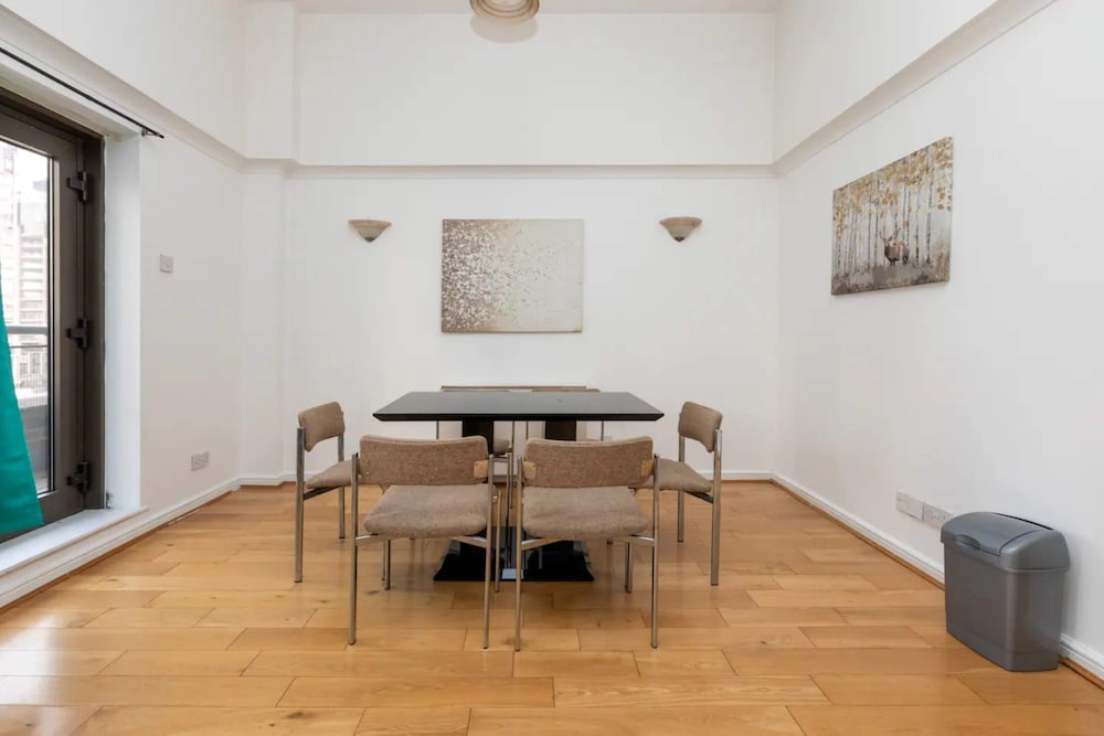 Фото Top Floor 1bd Flat With Balcony - Isle of Dogs