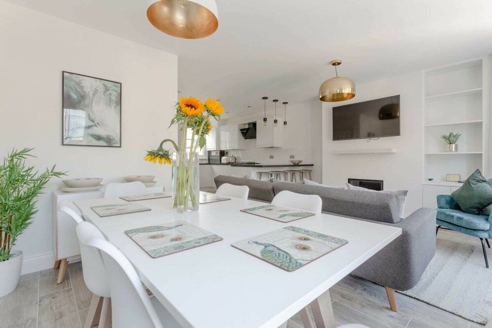 Фото Stunning 3 Bedroom 2 Bath in Fantastic Location