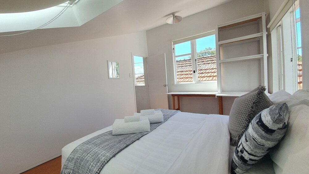 Фото Bright and Modern Oasis in Kingsland