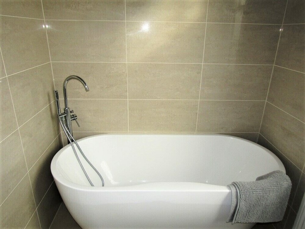 Фото Large Private Double En-suite - 5