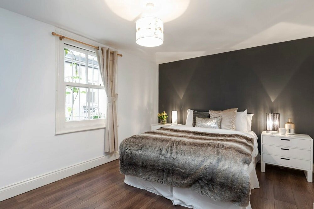 Фото Bright and Modern 2 Bedroom Apartment in Earl's Court
