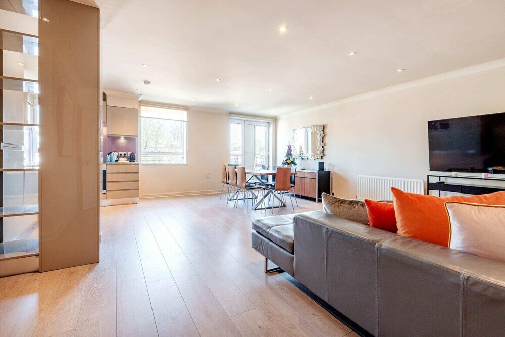 Фото Stunning 3-bed in the heart of London