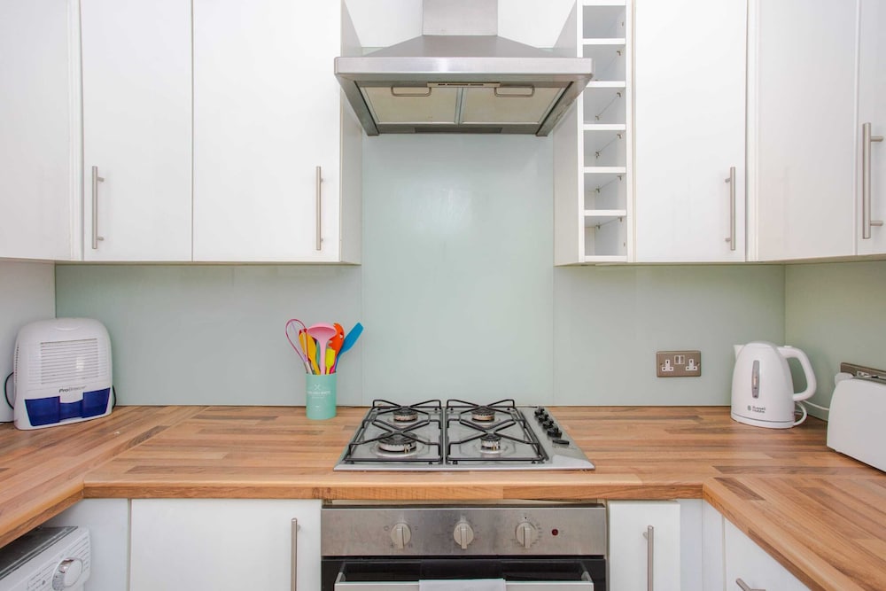 Фото Modern & Spacious 2 Bedroom Flat Near Clapham Common