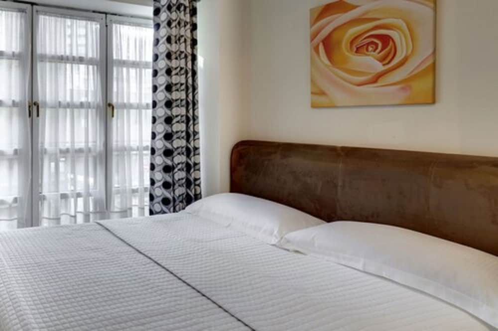 Фото Carlton Court - Mayfair