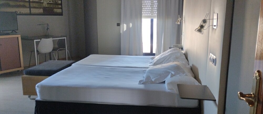 Фото Hotel Almirante