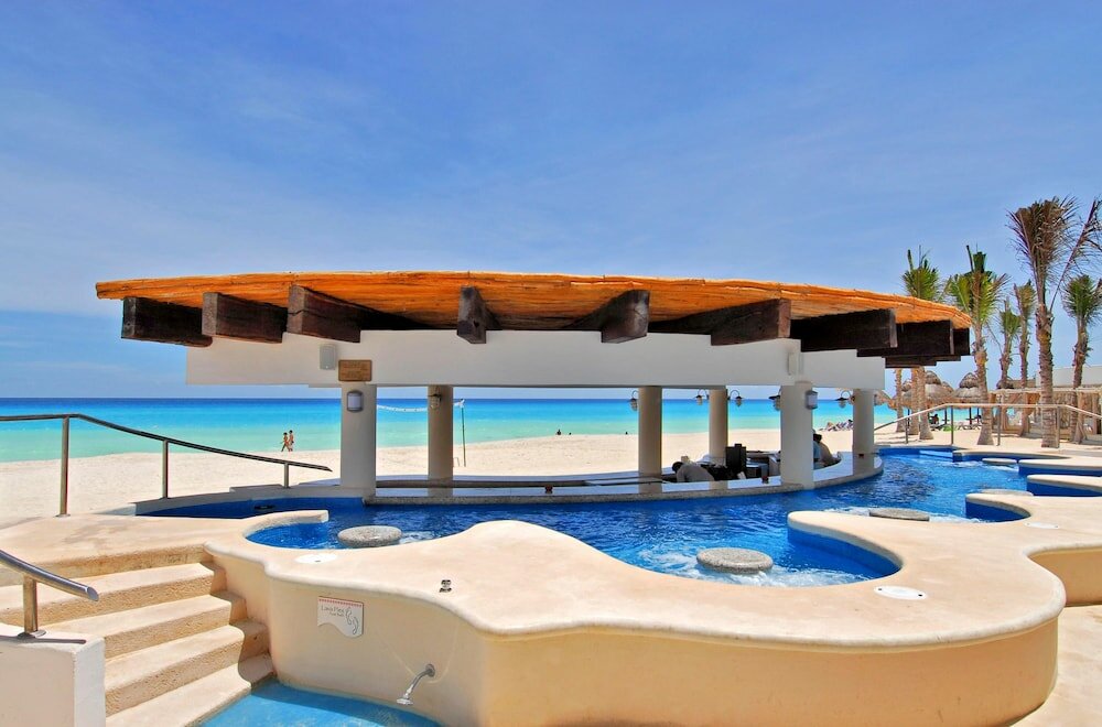 Фото Family 3 Bedroom Ocean Villa by Wyndham Grand Cancun
