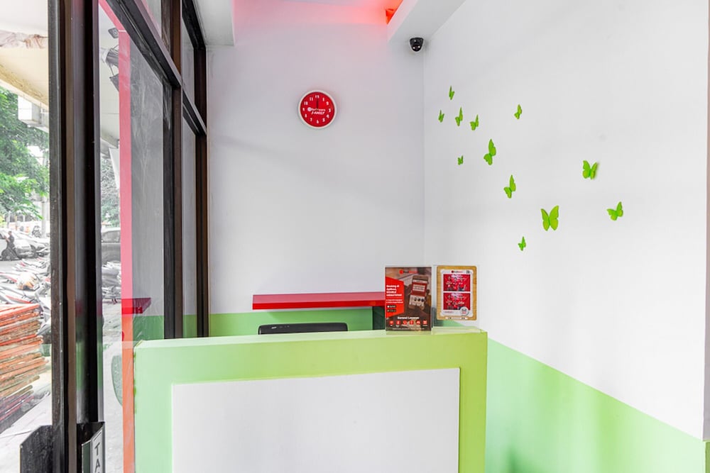 Фото RedDoorz near Pecenongan 2