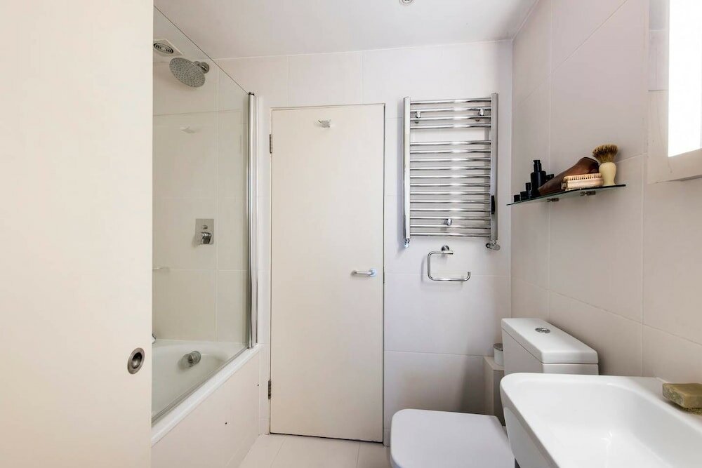 Фото Long Stay Discounts - Unique 2bed Flat, Portobello Road