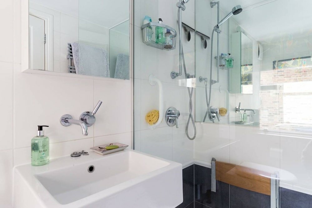 Фото Cosy 1-bed Home, Notting Hill