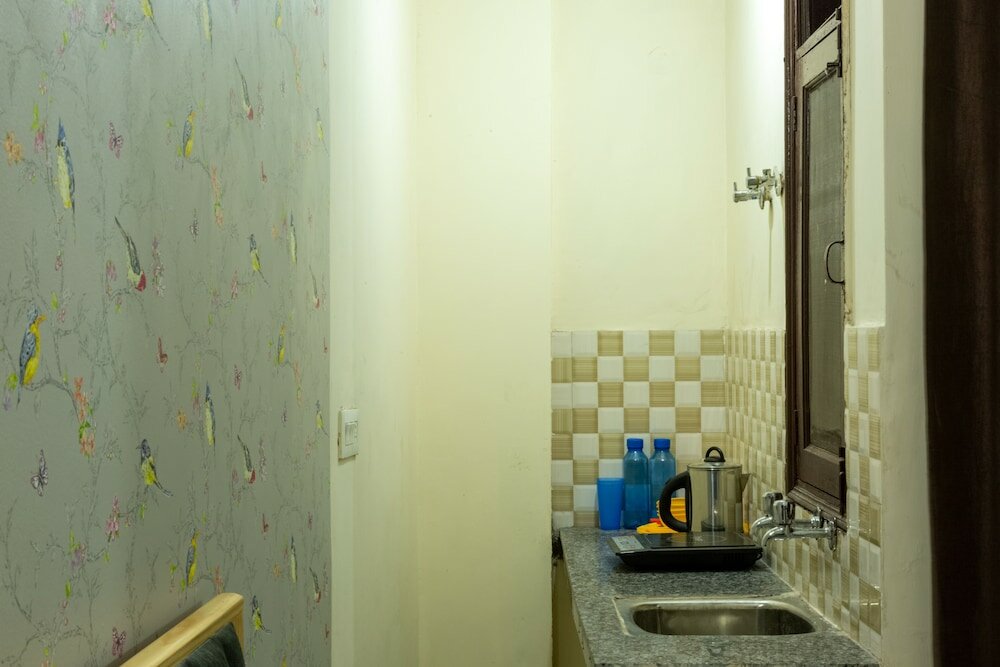 Фото Eat Sleep Wander Studio Apartments