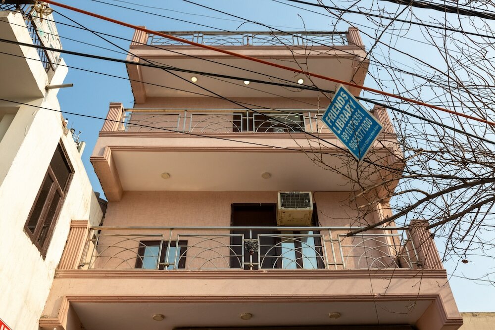 Фото Eat Sleep Wander Studio Apartments