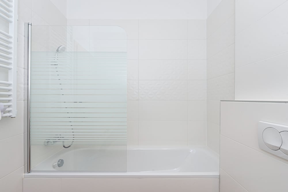 Фото WaterFront City Apartments by UrbanRent