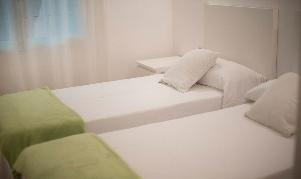 Фото Apartamentos Montserrat 32