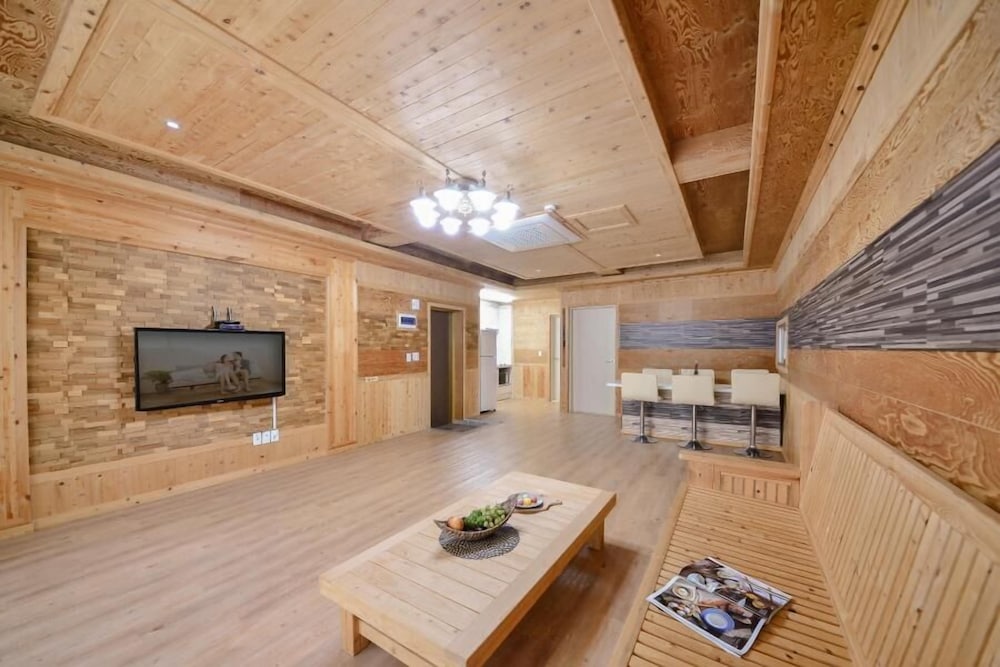 Фото Yeosu Sea and Starnight Pension