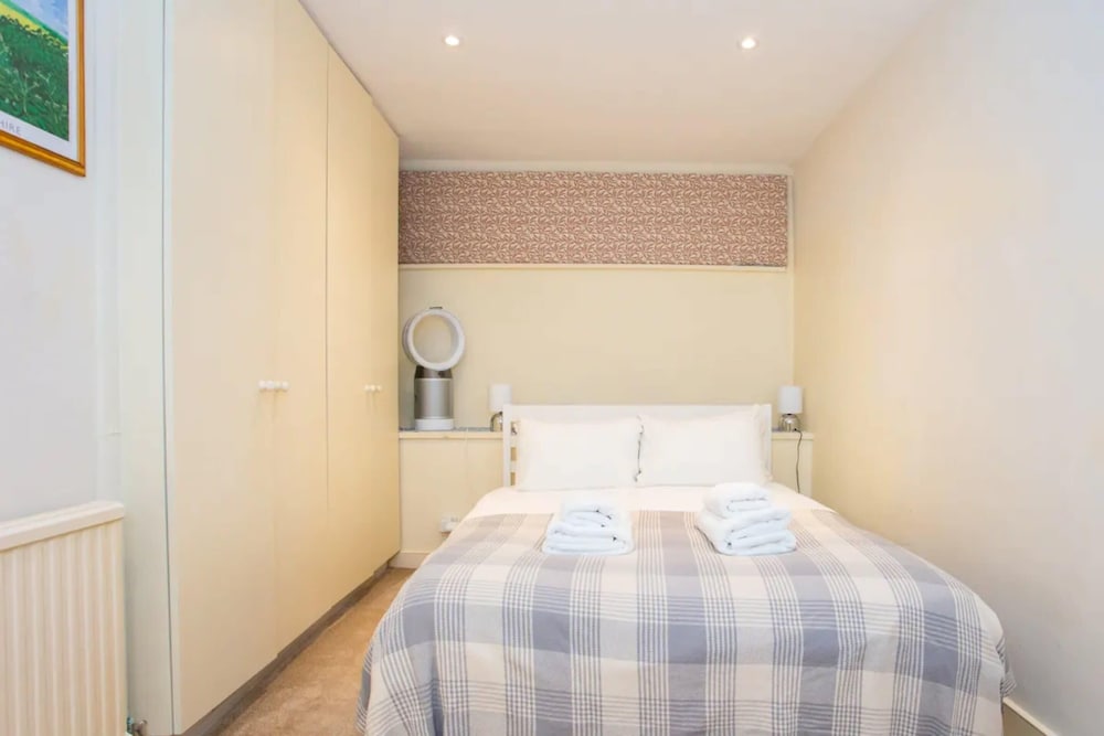 Фото Peaceful 2 Bedroom Apartment in Affluent Fulham