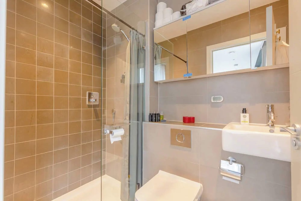 Фото Chic 2bd Flat With Roof Terrace - Kilburn