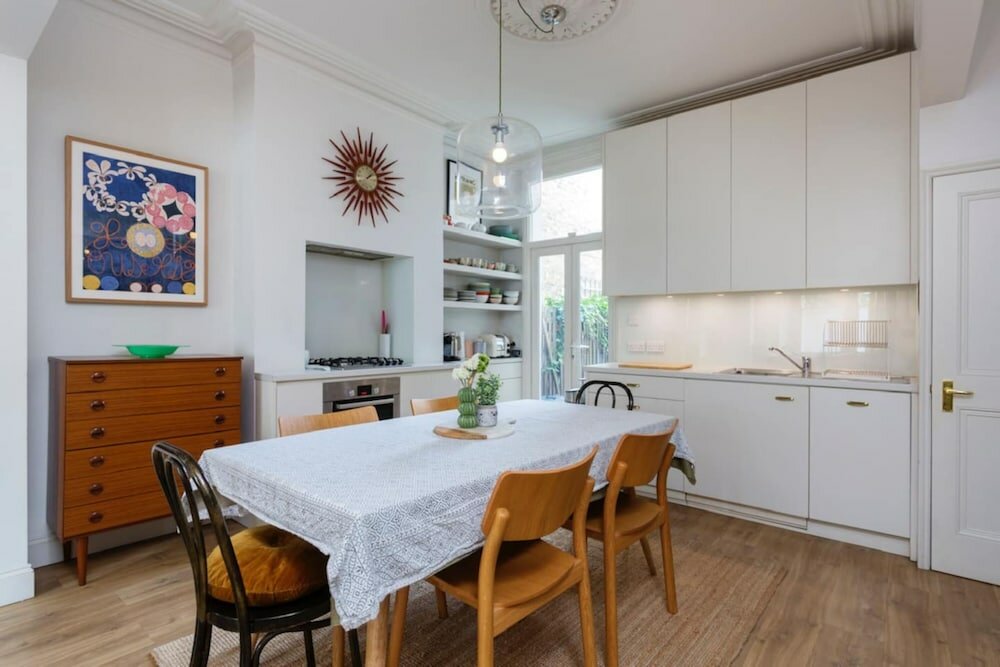 Фото Stunning 2 Bed Apt W Garden in Clapham