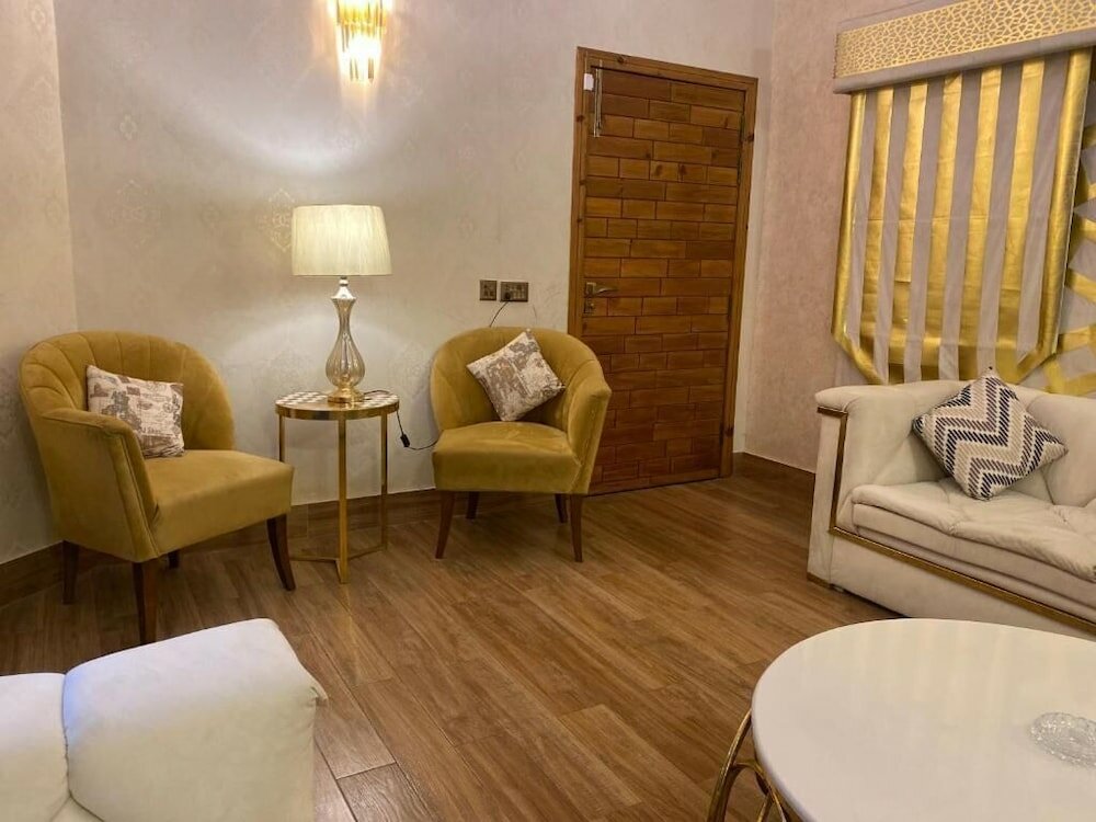 Фото Burj Al Bahria Town Luxury Suites