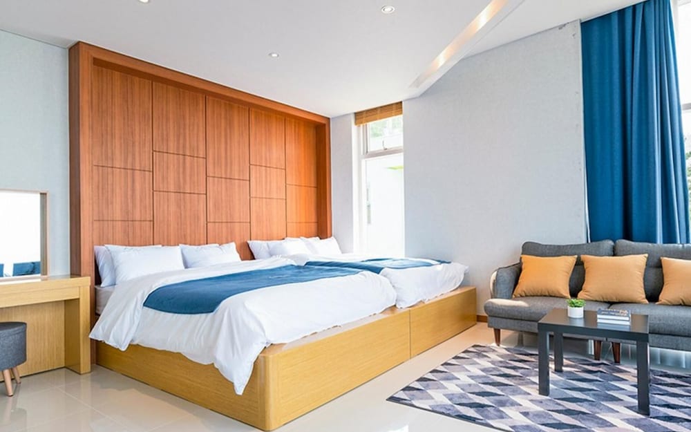 Фото Yeosu Marine Terrace Poolvilla