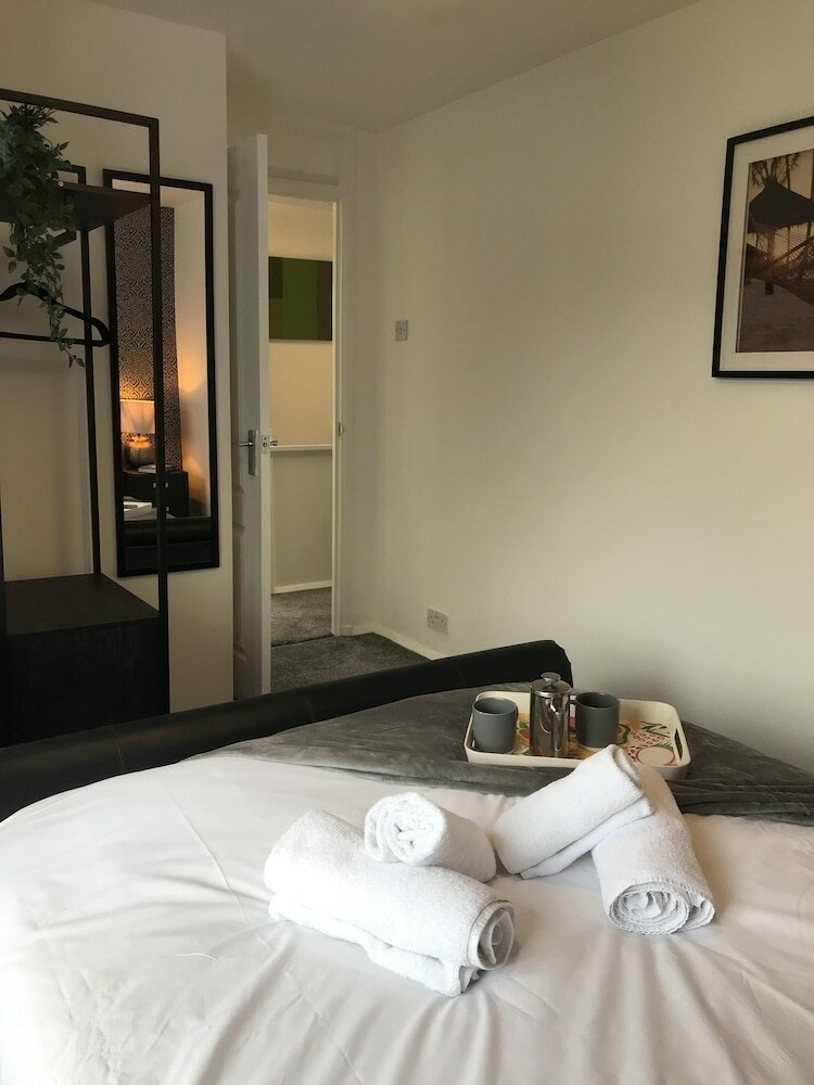 Фото Modern 3-bed House With Parking Bamber Bridge, Preston