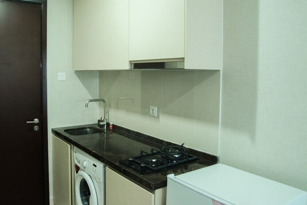 Фото Modern City View Studio Apartment at Puri Mansion