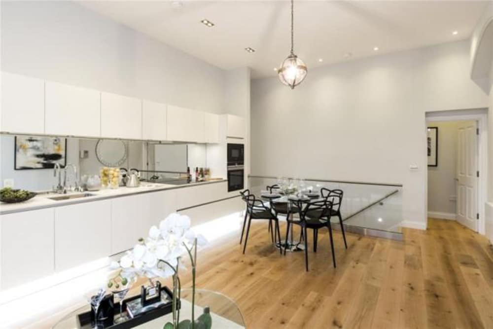 Фото Kensington Court by Lime Street