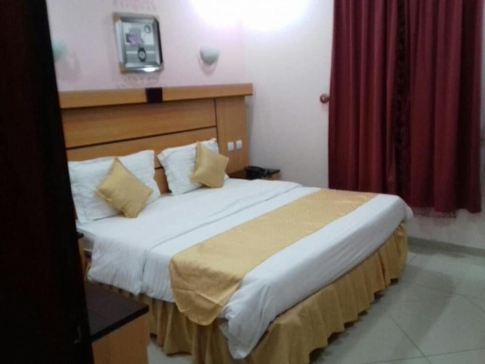 Фото Qanadil Al Raha Hotel Apartments