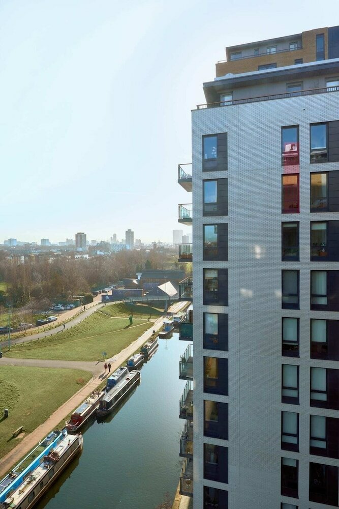 Фото Beautiful 1 Bedroom With Balcony Near Mile End