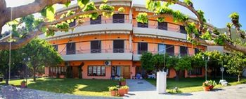 Фото Отель Pharos Rooms