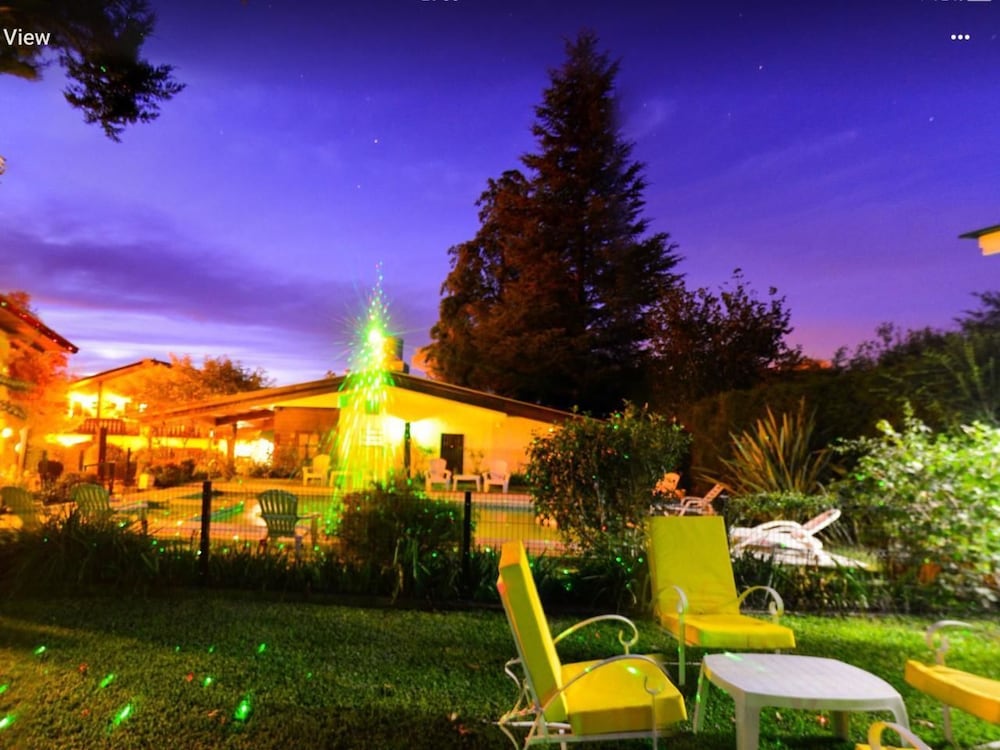 Фото отеля 2