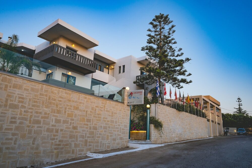 Фото Esplanade Apartments