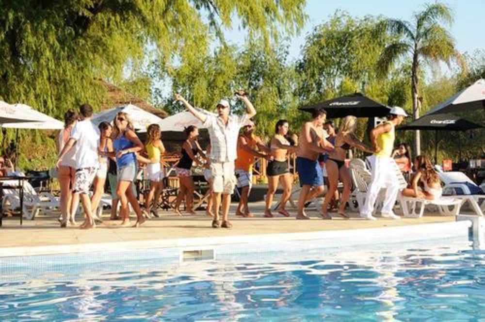 Фото Howard Johnson by Wyndham San Pedro Resort & Marina