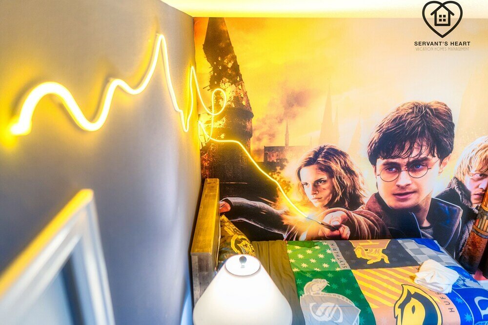 Фото Lakeview Luxury 9 Bedroom & 5 Bathroom w Private Pool