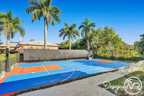 Гостиница Sophia's Compound resort w heated pool в Плантейшене