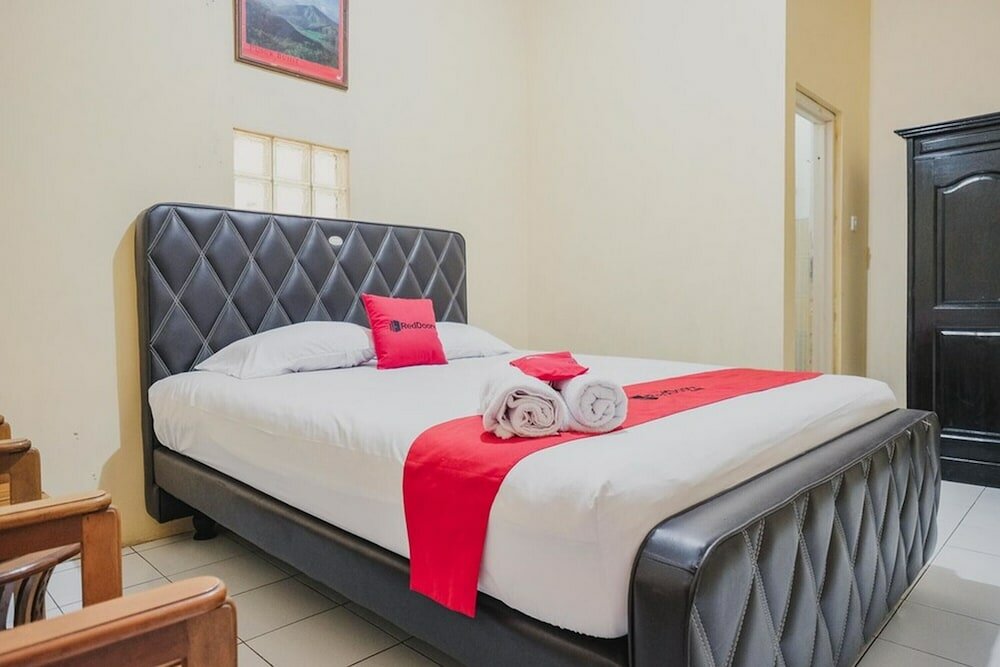 Фото RedDoorz Syariah near Stadion Maulana Yusuf