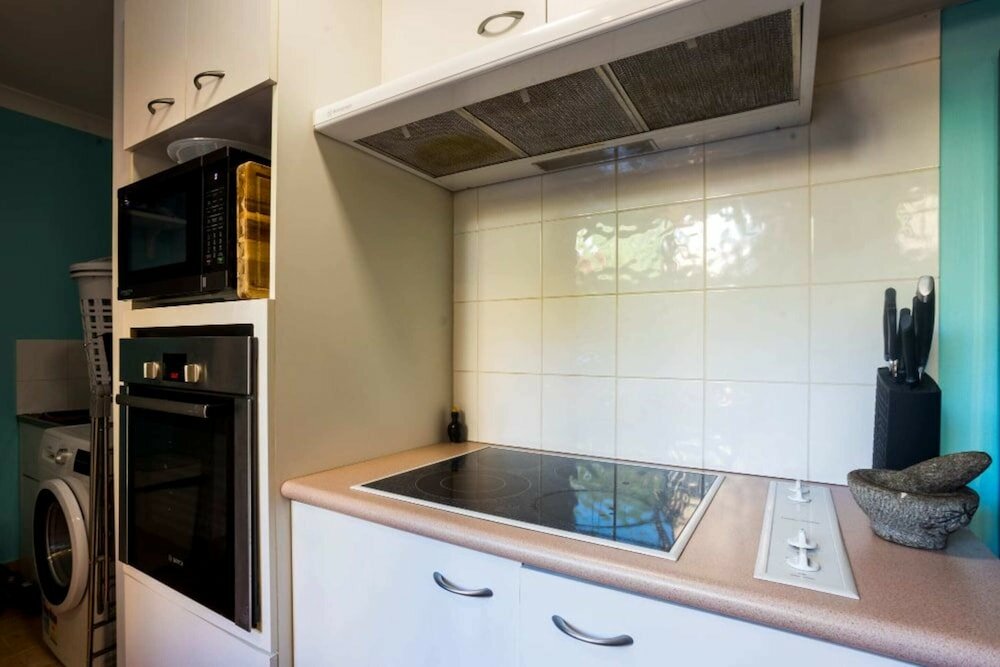 Фото Character 3 Bedroom Home With Pool and Balcony