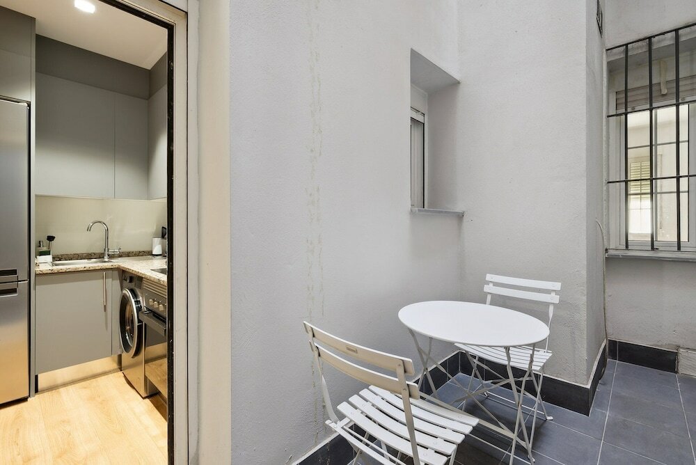 Фото Limehome Madrid Calle de Santa Ana