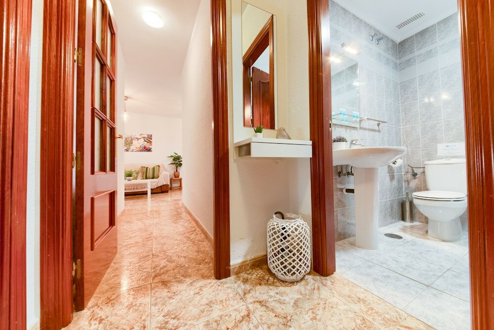 Фото Holidays2Malaga Train Station Area Apartments