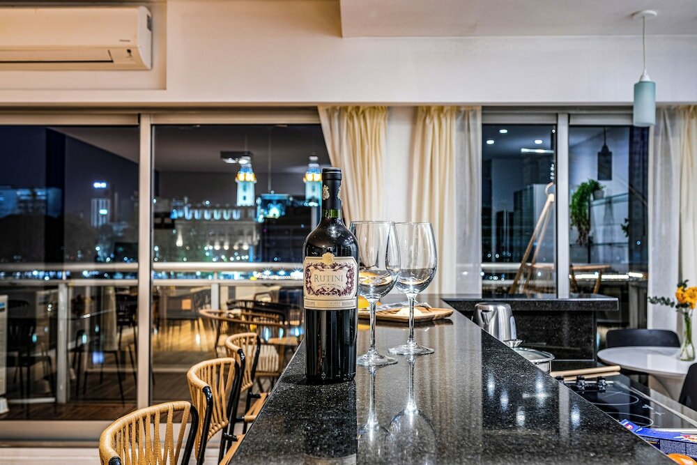 Фото 2br Family Apt Puente de la Mujer View