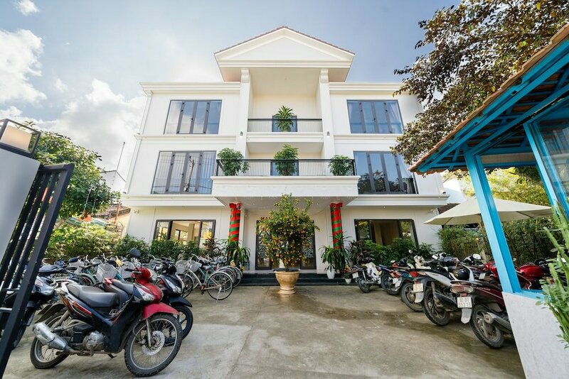 Гостиница Bed Station Hostel & Pool Bar Hoi An в Хойане