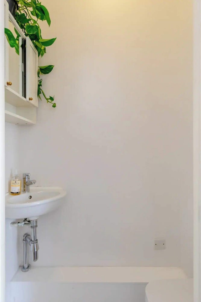 Фото Incredibly Located Studio Flat - Camden Town