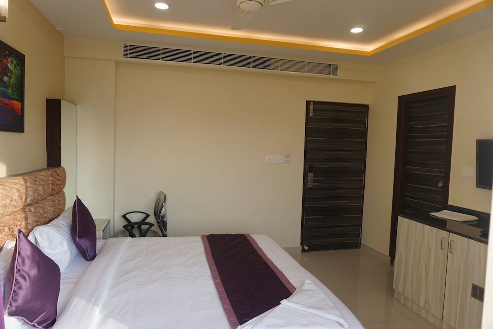 Фото Zenith Hotels Hebbal Bangalore