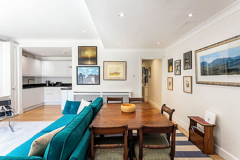 Фото Kensington Retreat With Private Patio