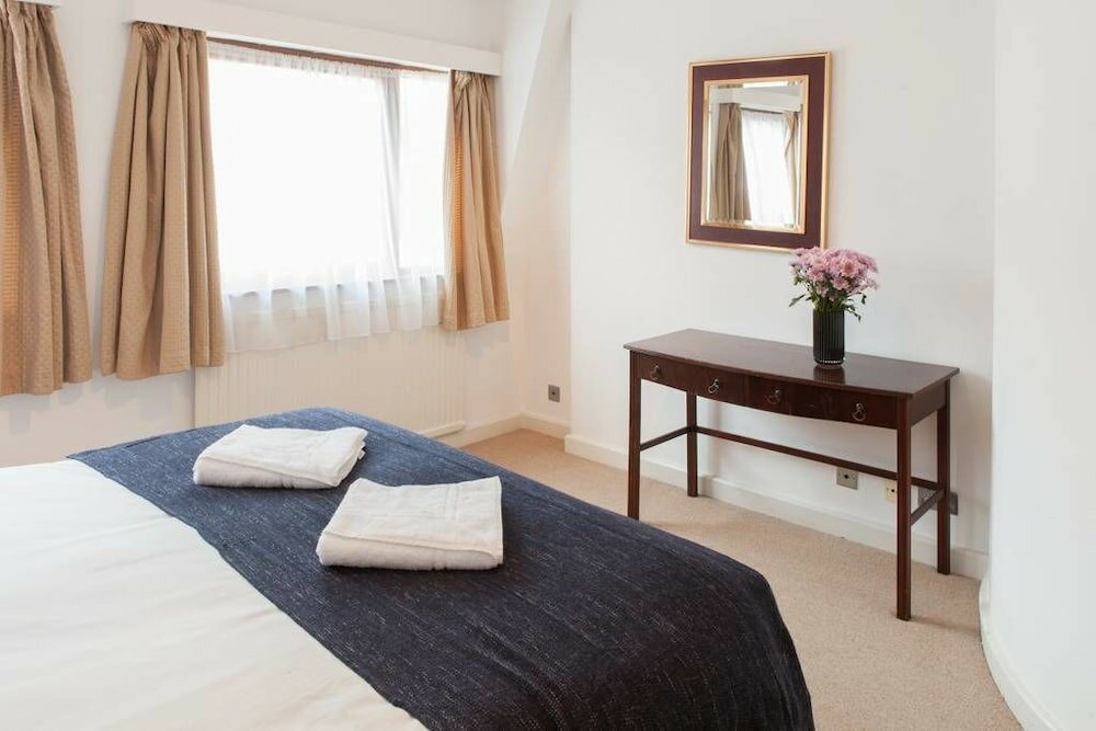 Фото Stylish Apartments next to Buckingham Palace