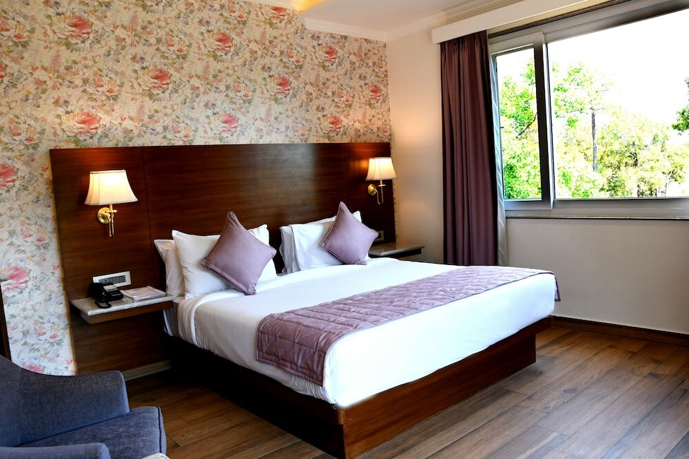 Фото Mastiff Villa Camellia - A Tea Estate Hotel